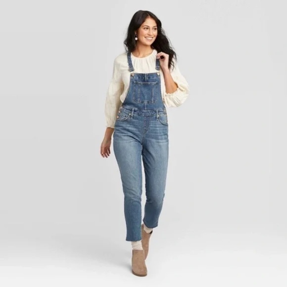 Women's High-Rise Raw Hem Taper Denim Cropped Overalls - Universal Thread™ Sz 0